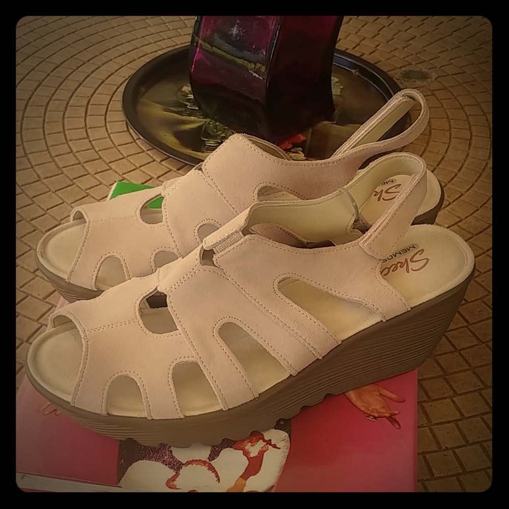 SKECHERS MEMORY FOAM